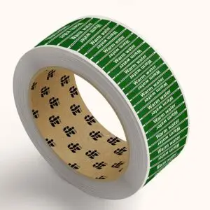 Warm water leidingmarkering sticker op rol - groen wit - rechthoekig - tekst warm water met groene achtergrond en pijl