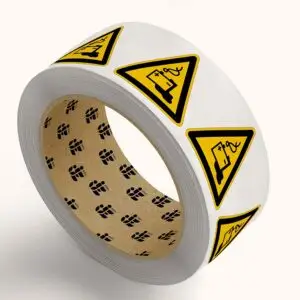 Accugevaar waarschuwingssticker op rol - W026 - geel zwart - driehoekig - symbool accu op gele achtergrond