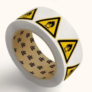 Oxiderende stoffen waarschuwingssticker op rol - W028 - geel zwart - driehoekig - symbool vlam en cirkel op gele achtergrond